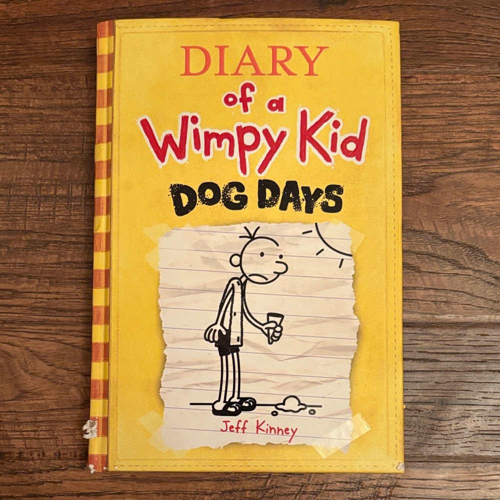 Diary of a Wimpy Kid: Dog Days Book